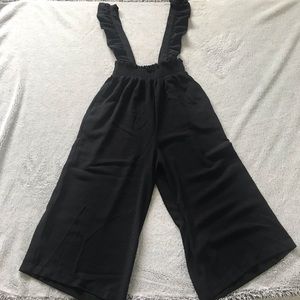 Capri trouser with suspenders